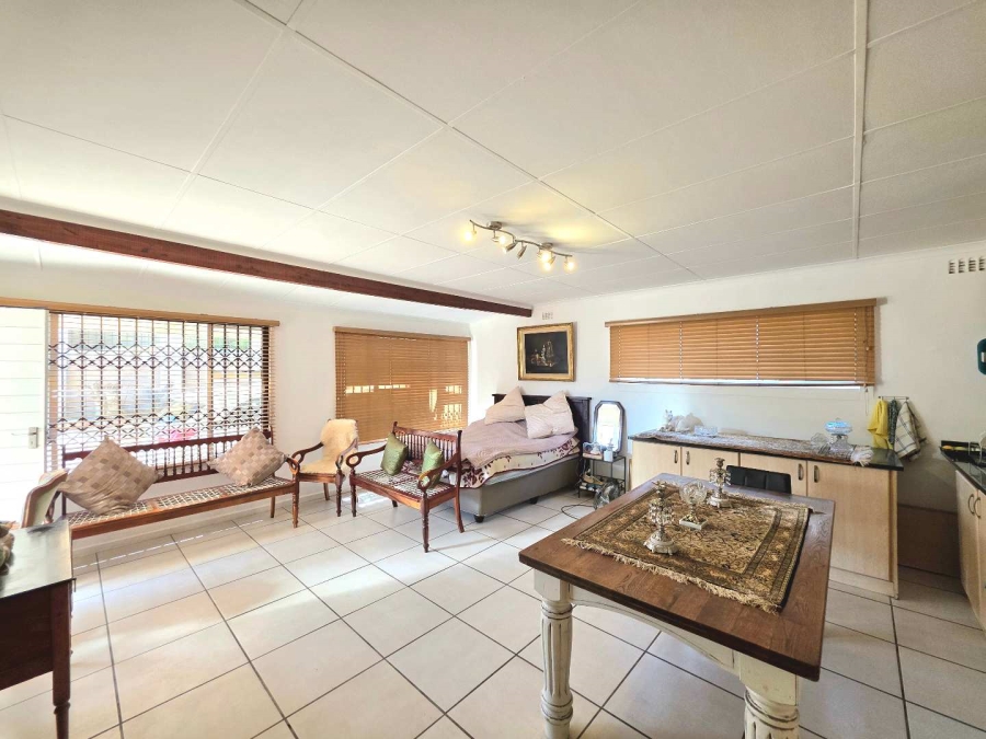 5 Bedroom Property for Sale in Plattekloof Western Cape